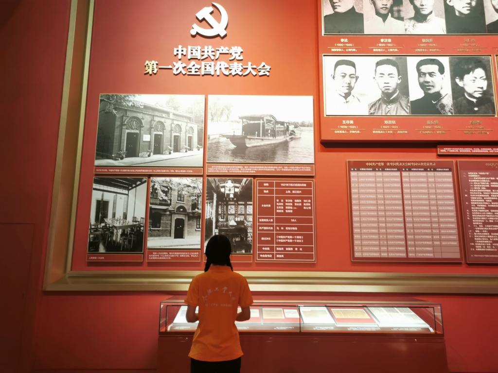 “红芯向党·赓续精神”百年初心实践团在中国共产党历史展览馆参观学习