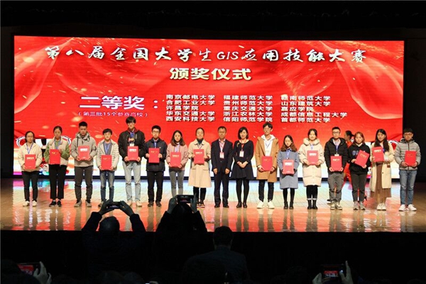 20191129115327358340.jpg 领奖.jpg