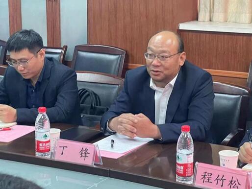 海螺集团党委委员总经济师丁锋一行来我校交流合作