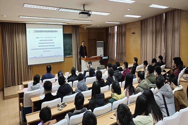 姚圣龙教授作学术报告 姚圣龙教授作学术报告